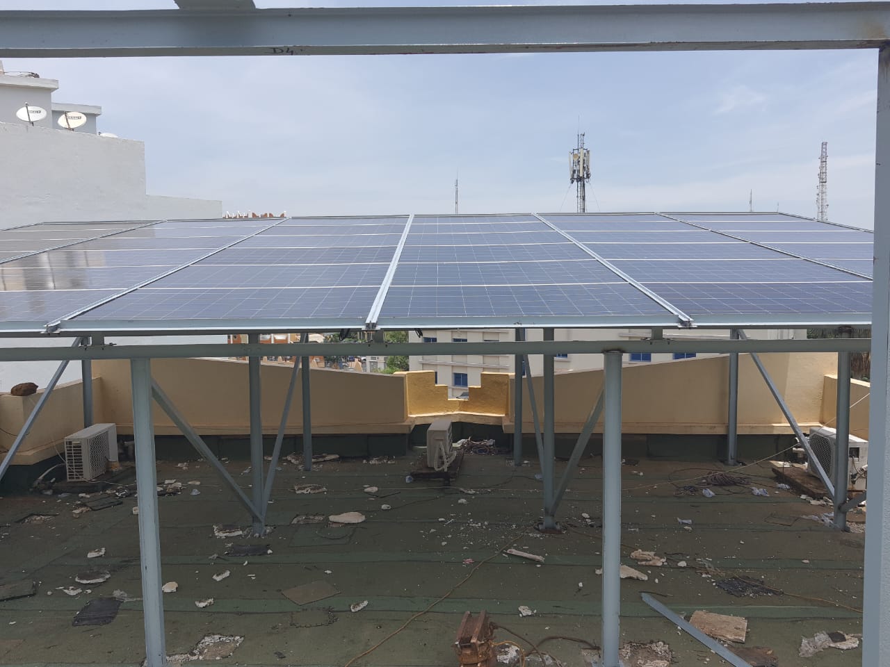 Installation de panneaux solaires par MOHA COM