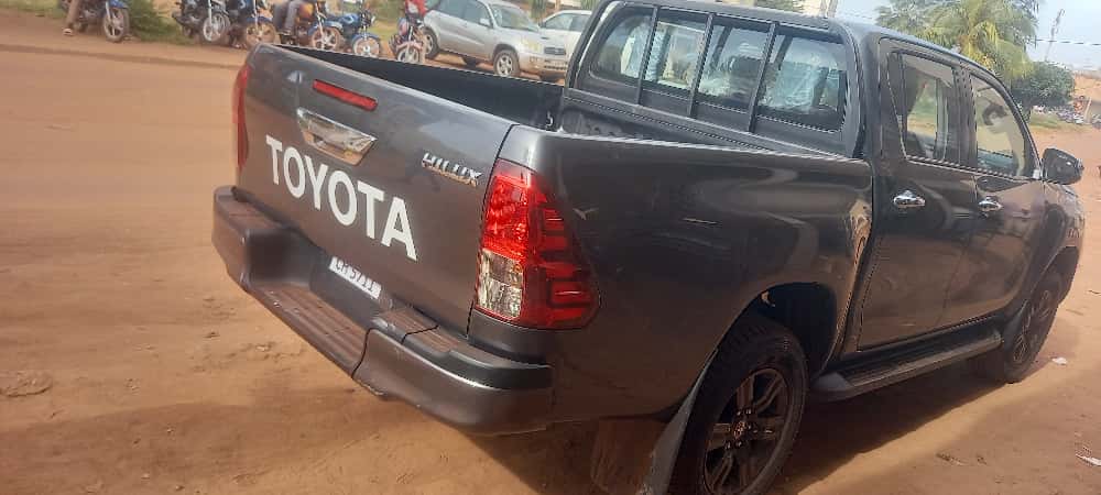 Toyota HiLux de la flotte Safety Voyages Services