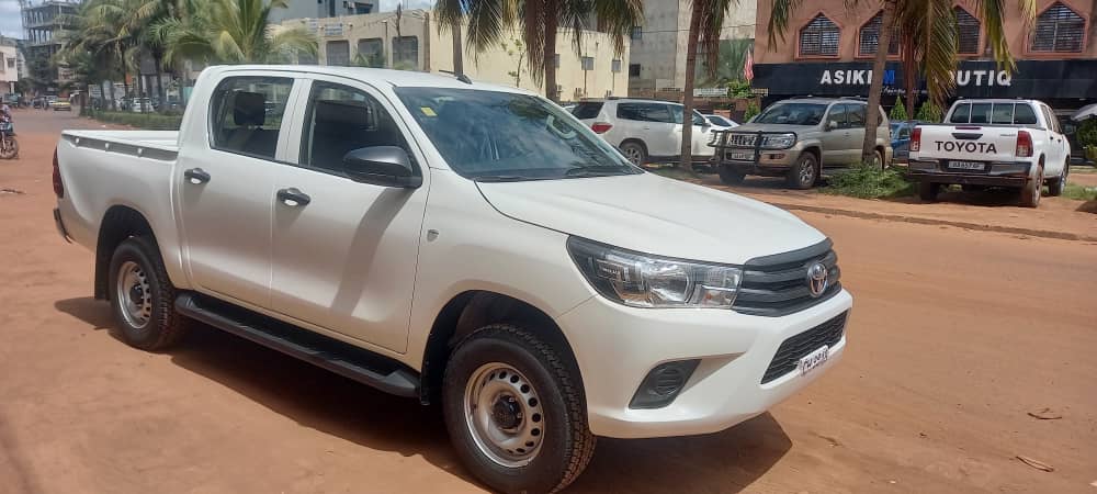 Véhicule Toyota 4x4 - flotte Safety Voyages Services Bamako