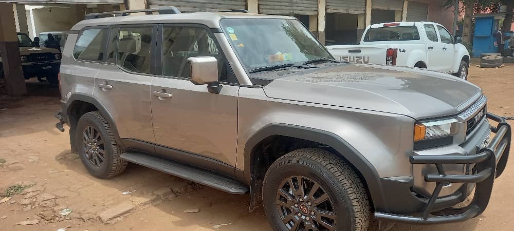 Véhicule Toyota minibus - flotte Safety Voyages Services Bamako