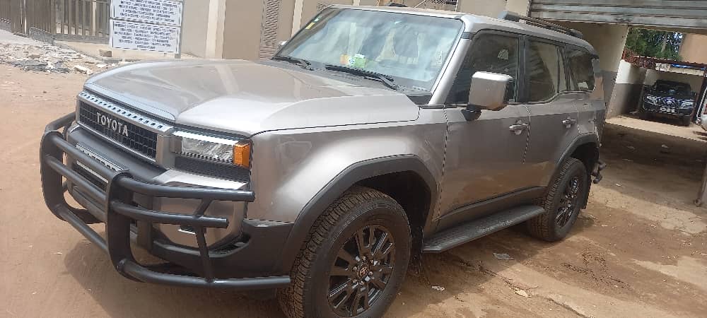 Véhicule Toyota minibus - flotte Safety Voyages Services Bamako