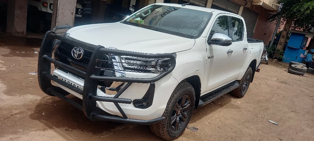 Véhicule Toyota minibus - flotte Safety Voyages Services Bamako