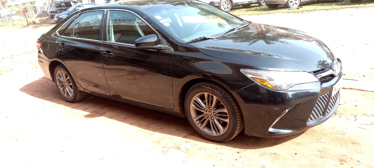 Véhicule Toyota SUV - flotte Safety Voyages Services Bamako