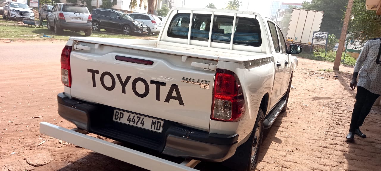 Véhicule Toyota SUV - flotte Safety Voyages Services Bamako